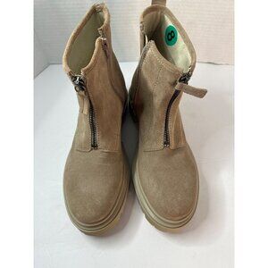 Cruza Women's Size 8 Tan Suede Boots Made in Portugal Classic Stylish Fall glam